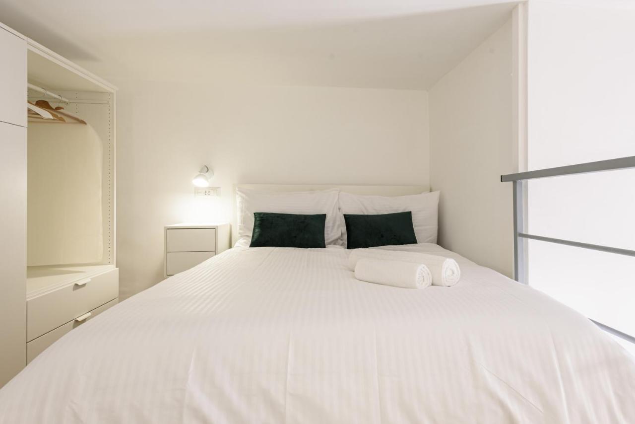 Napoli In Bed Apartment Bagian luar foto